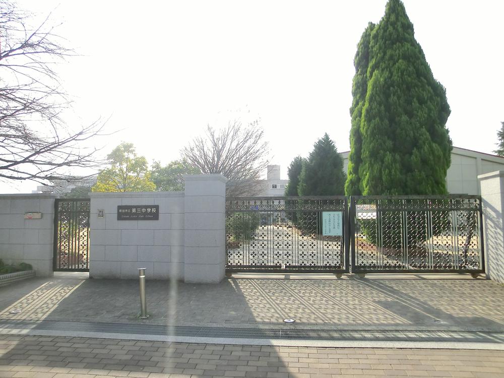 Junior high school. 2536m to Suita Tatsudai three junior high school