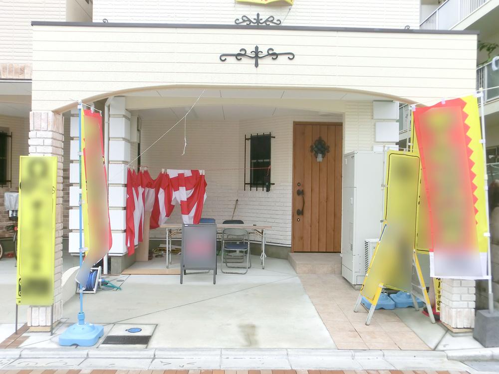 Entrance. Local (September 2013) Shooting