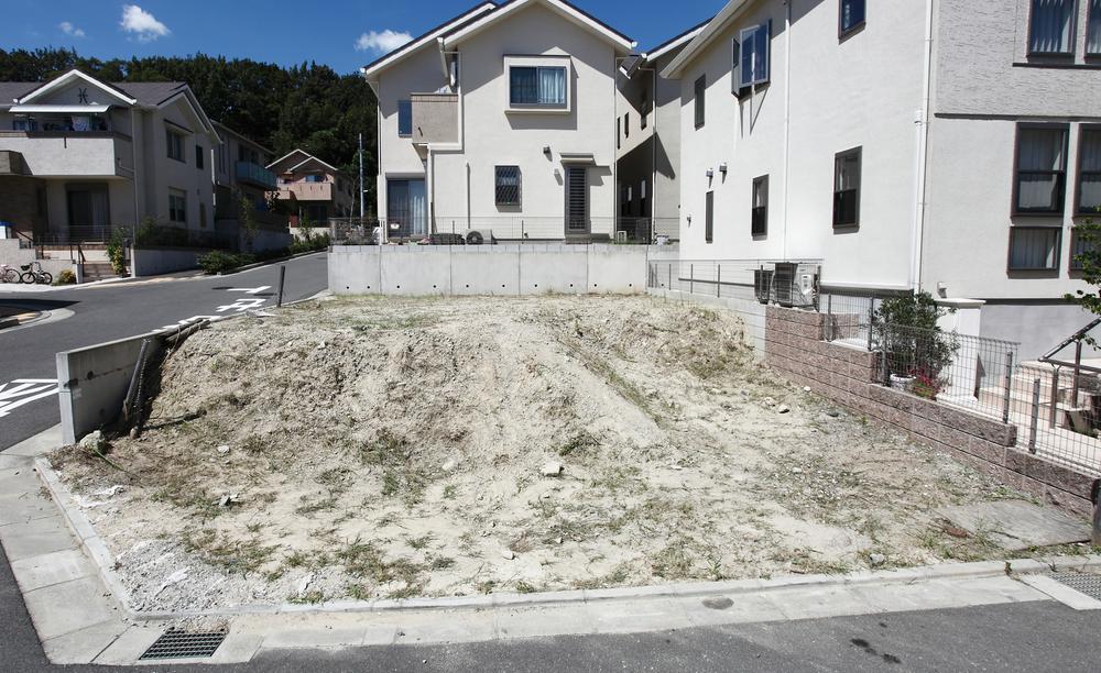 Local land photo. Corner lot facing the main street, Day is good through during the day
