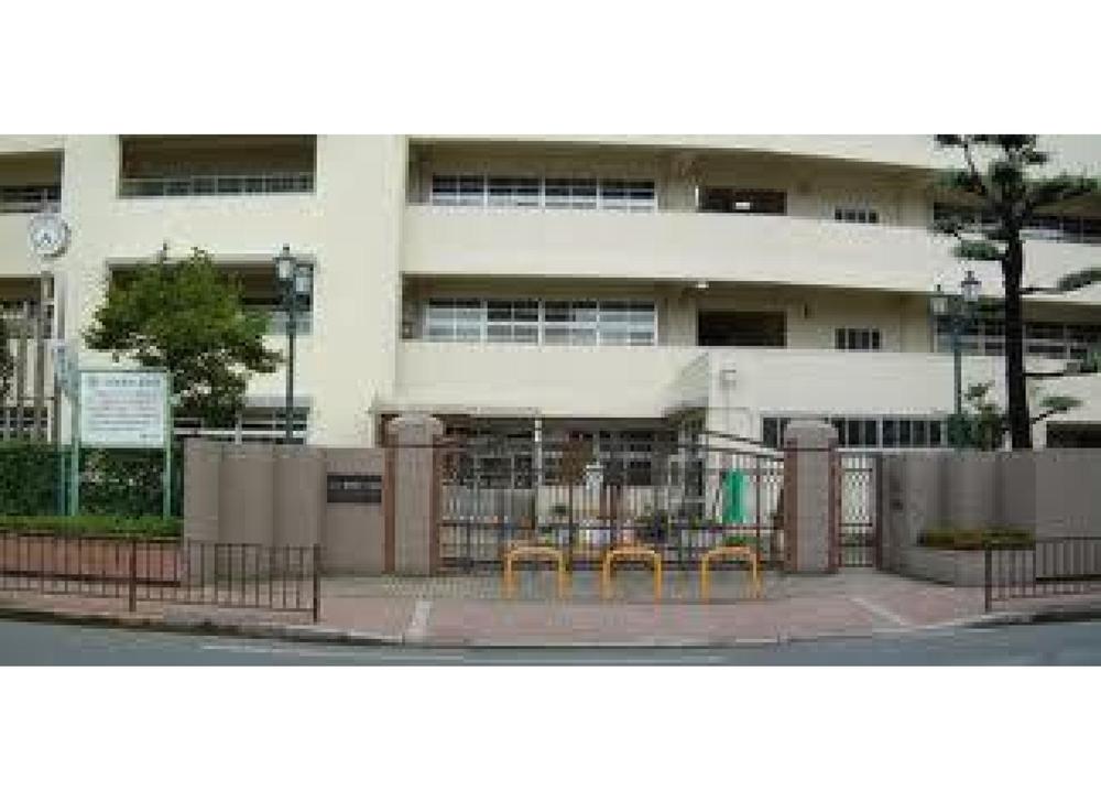 Primary school. Suita Municipal Toyotsu 579m until the first elementary school