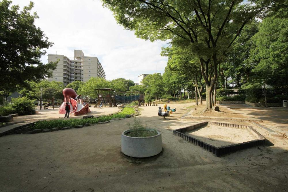 park. 1040m walk 13 minutes to Katayama park