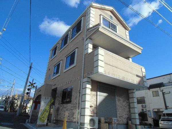 Local appearance photo. Northwest corner lot, Good per yang ☆