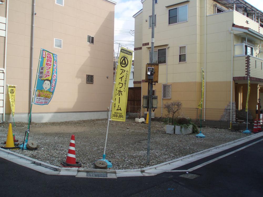 Local photos, including front road. Full of sunshine, Longing of my home in this land