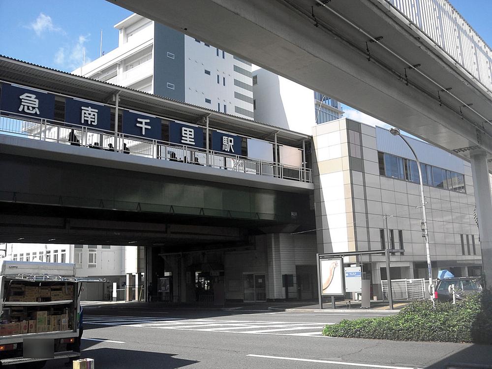station. Minamisenri 1000m to the Train Station