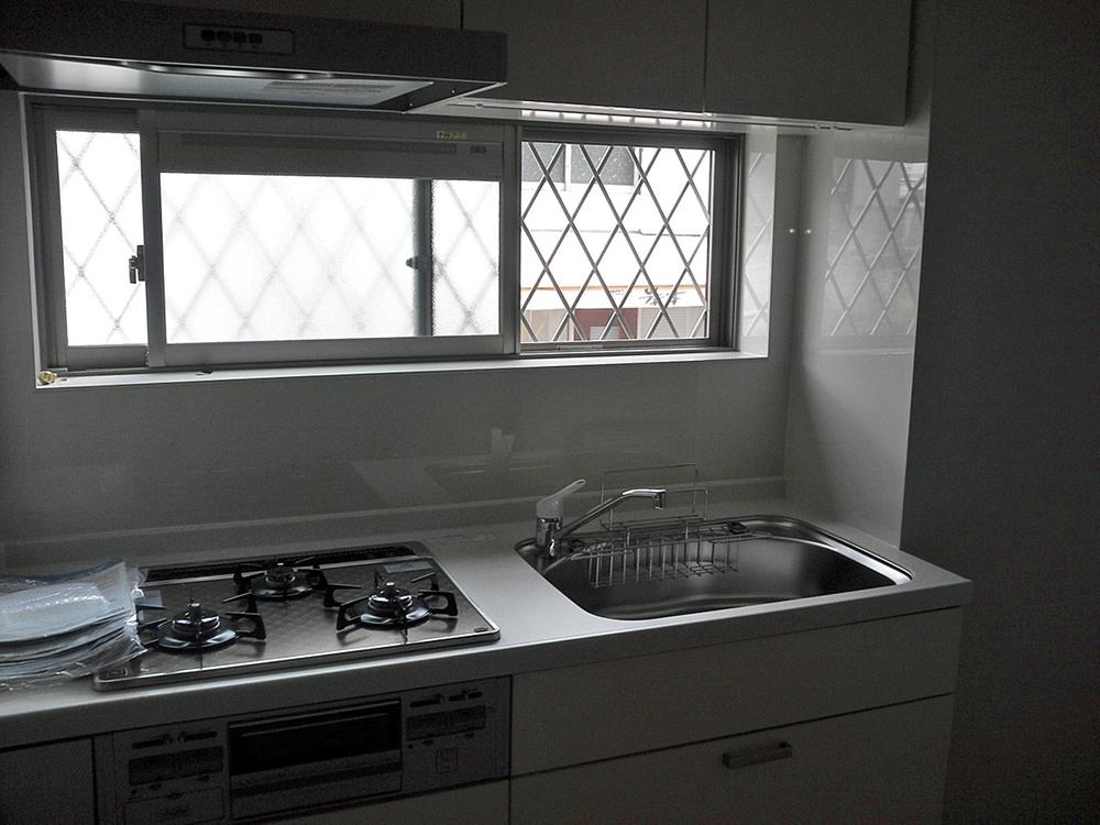 Kitchen. Local (December 7, 2013) Shooting