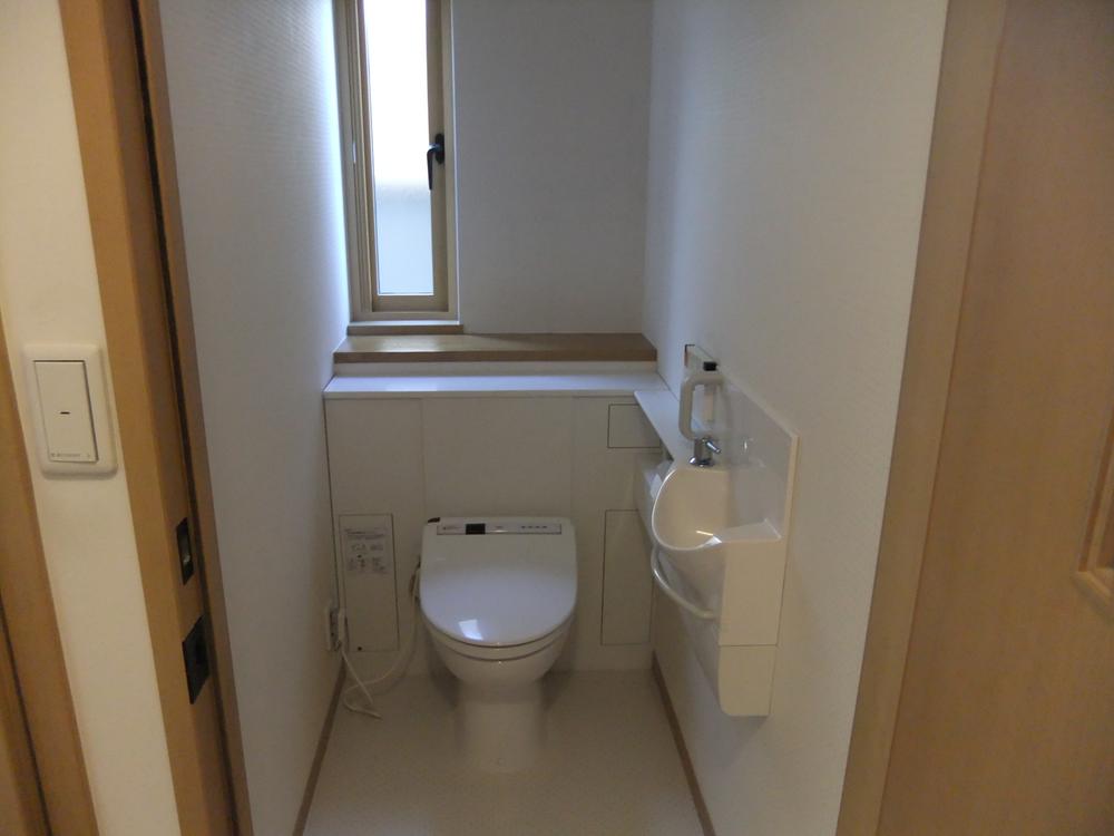 Toilet. Indoor (12 May 2013) Shooting