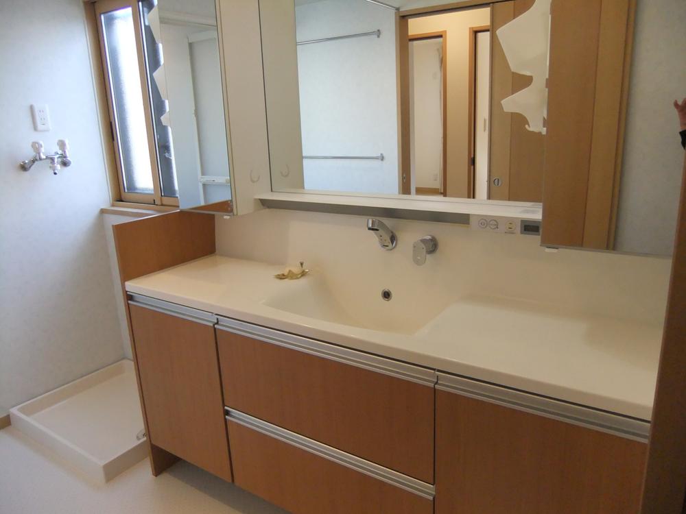 Wash basin, toilet. Indoor (12 May 2013) Shooting