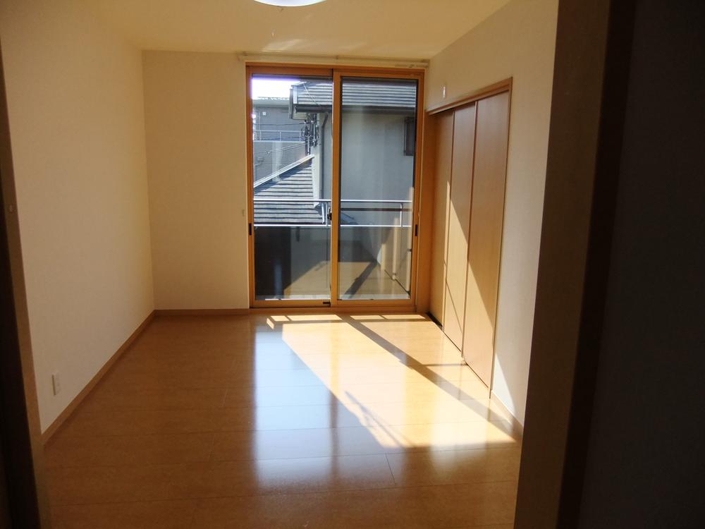 Non-living room. Indoor (12 May 2013) Shooting