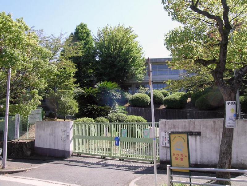 Primary school. 537m to Suita Municipal Tsukumodai Elementary School