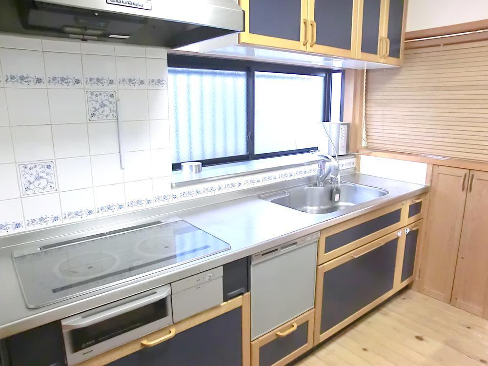 Kitchen. Indoor (July 2013) Shooting