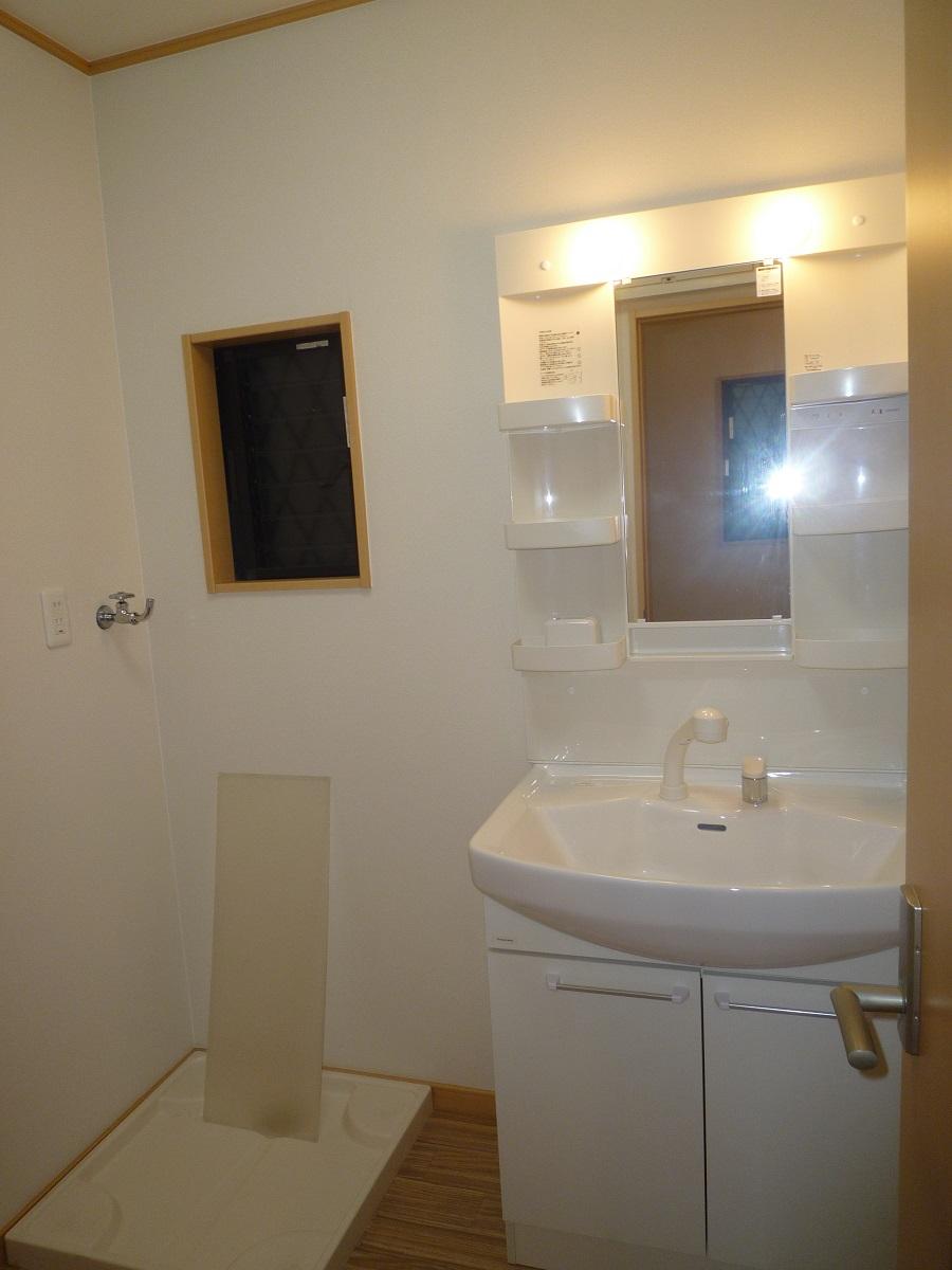 Wash basin, toilet. Wash basin Replacement already