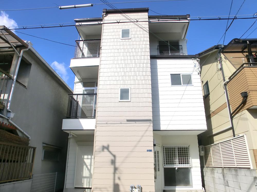 Local appearance photo. Local (11 May 2013) Shooting