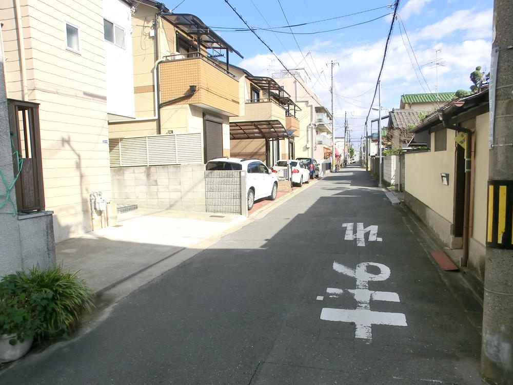 Local photos, including front road. Local (11 May 2013) Shooting