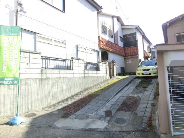 Local photos, including front road. Local (11 May 2013) Shooting