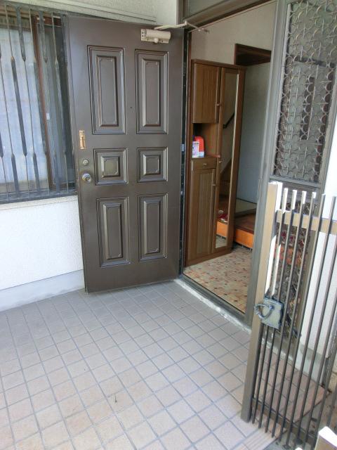 Entrance. Local (11 May 2013) Shooting