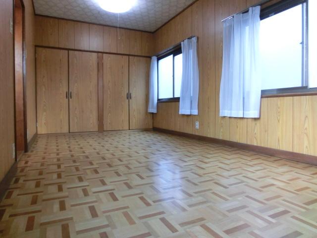 Non-living room. Local (11 May 2013) Shooting