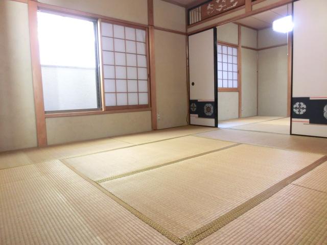 Non-living room. Local (11 May 2013) Shooting