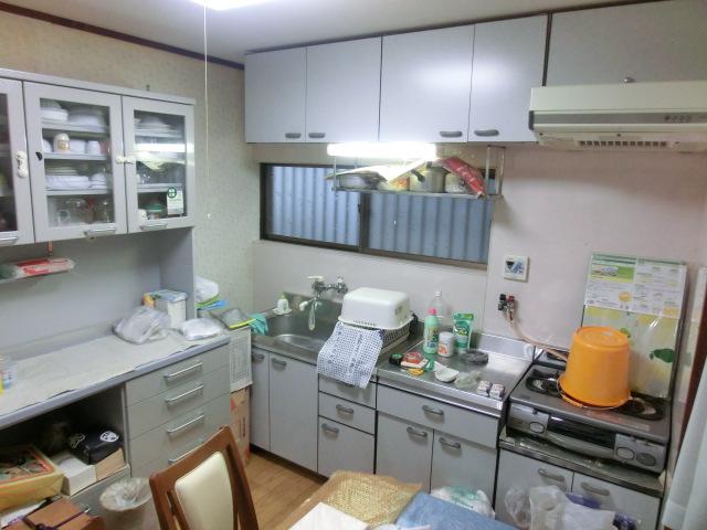 Kitchen. Local (11 May 2013) Shooting