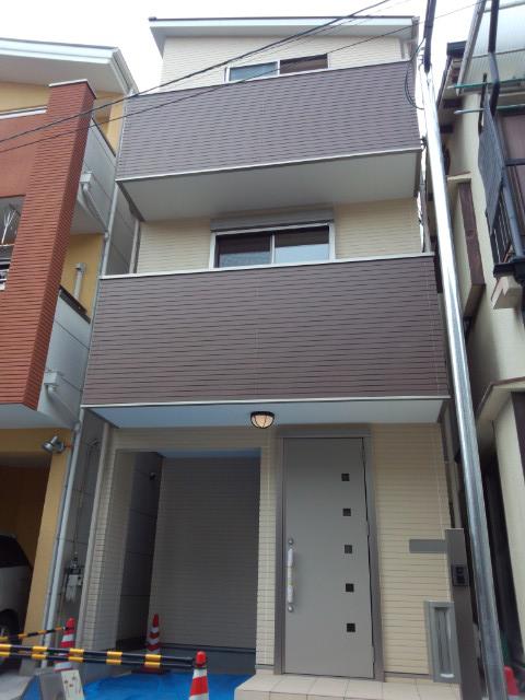 Local appearance photo. With garage