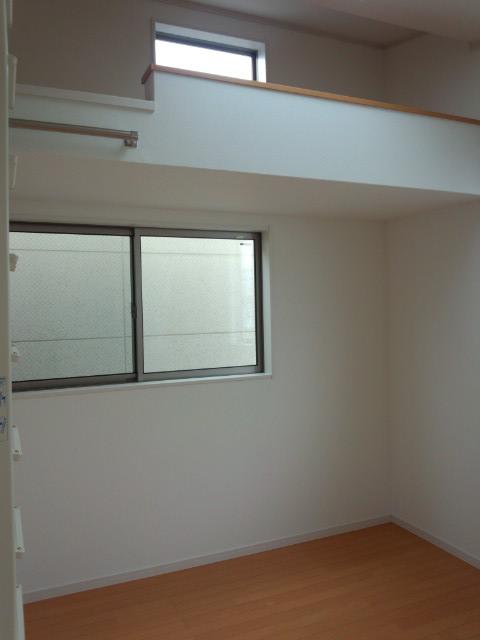 Non-living room. Open loft with 3 Kaikyoshitsu