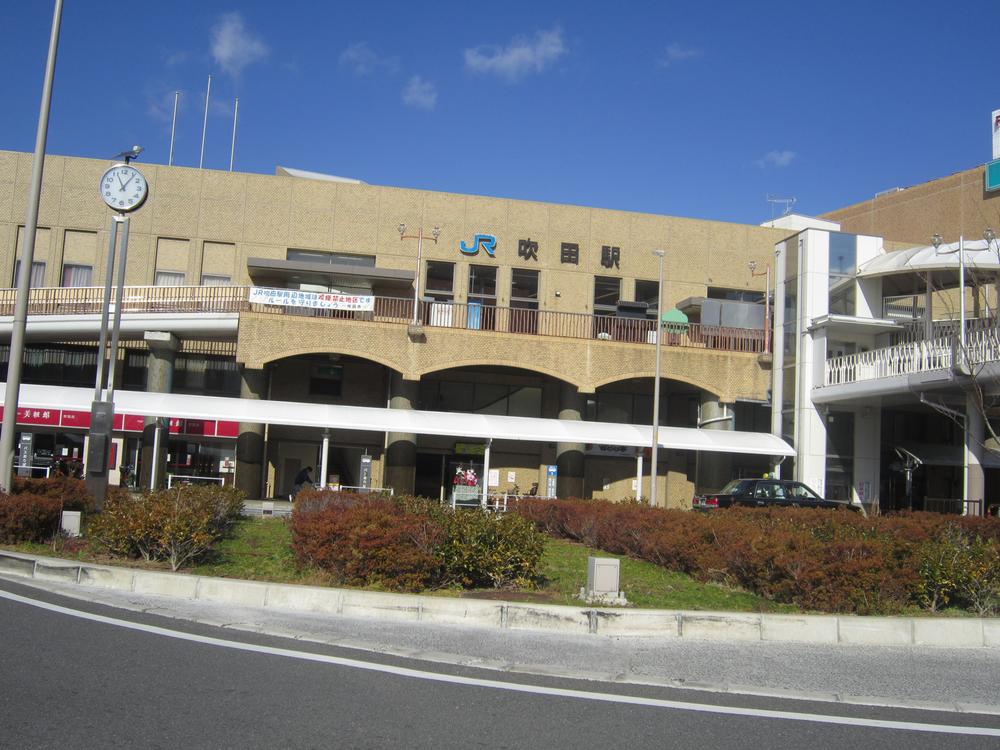 station. 764m until JR Suita Station