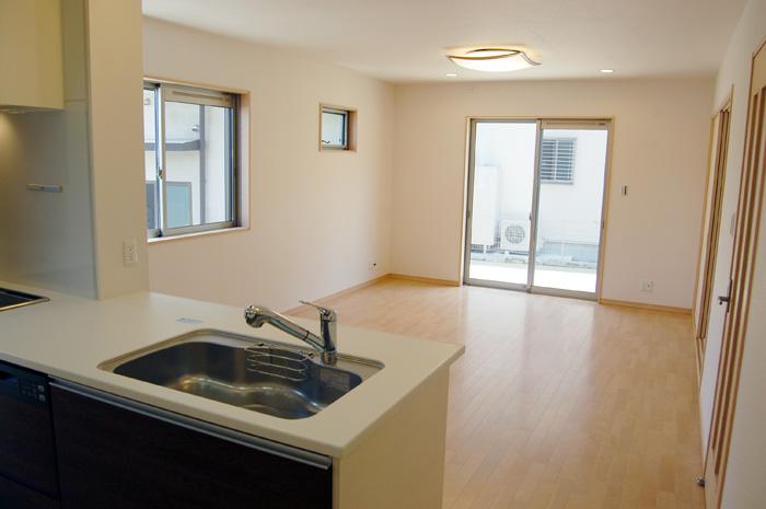 Other. Also to flat face-to-face in the kitchen, We will correspond. Neat TaHiroi living also, Okay land.