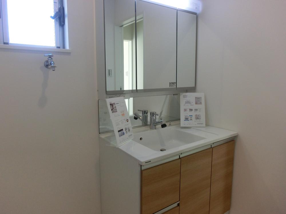 Wash basin, toilet. Indoor (12 May 2013) Shooting