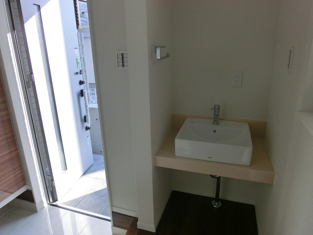 Wash basin, toilet. Indoor (12 May 2013) Shooting