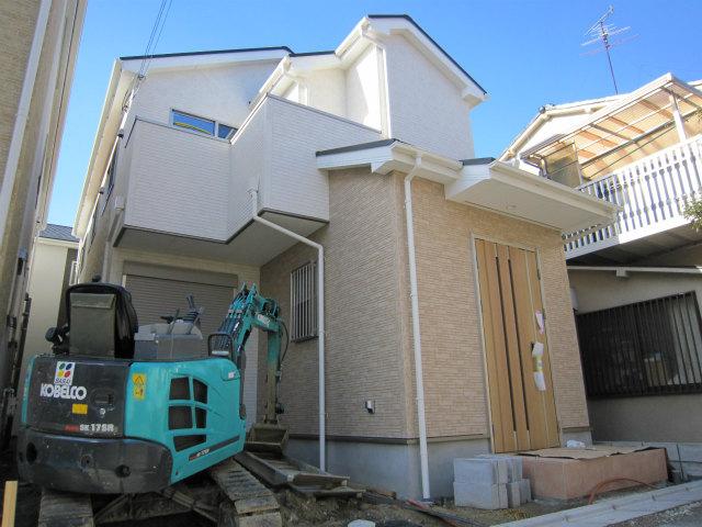 Local photos, including front road. Local (November 28, 2013) Shooting