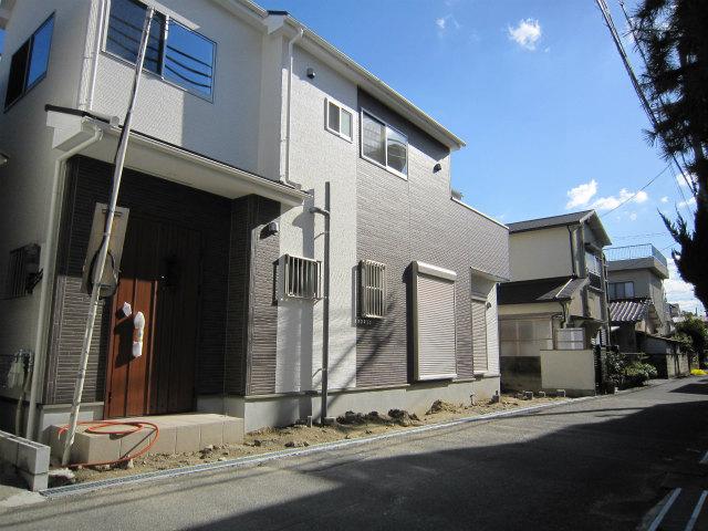 Local photos, including front road. Local (November 28, 2013) Shooting