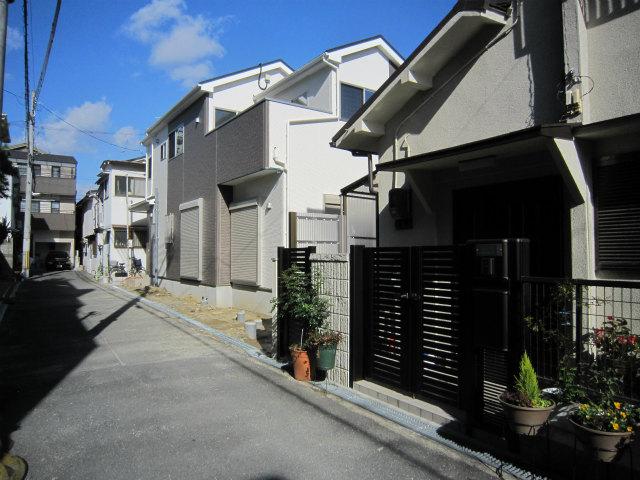 Local photos, including front road. Local (November 28, 2013) Shooting