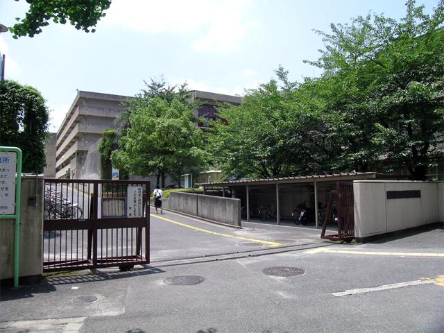 Junior high school. 752m to Suita Municipal Saidera junior high school