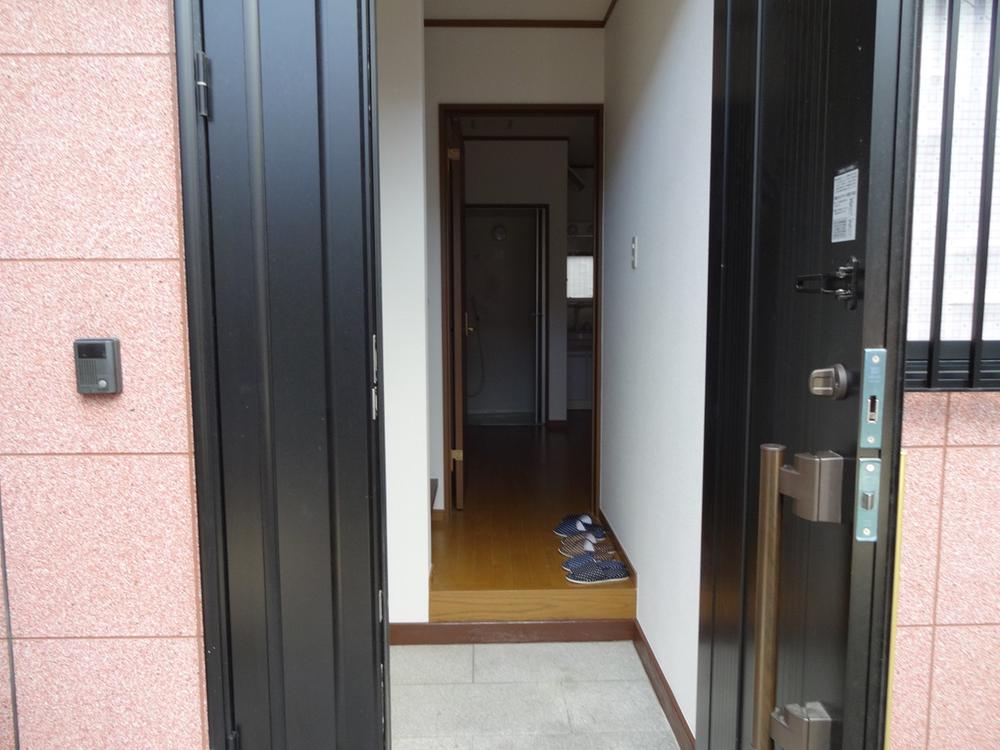 Entrance. Local (11 May 2013) Shooting