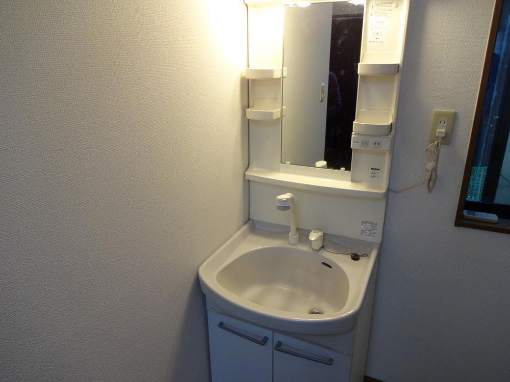 Wash basin, toilet. Indoor (11 May 2013) Shooting