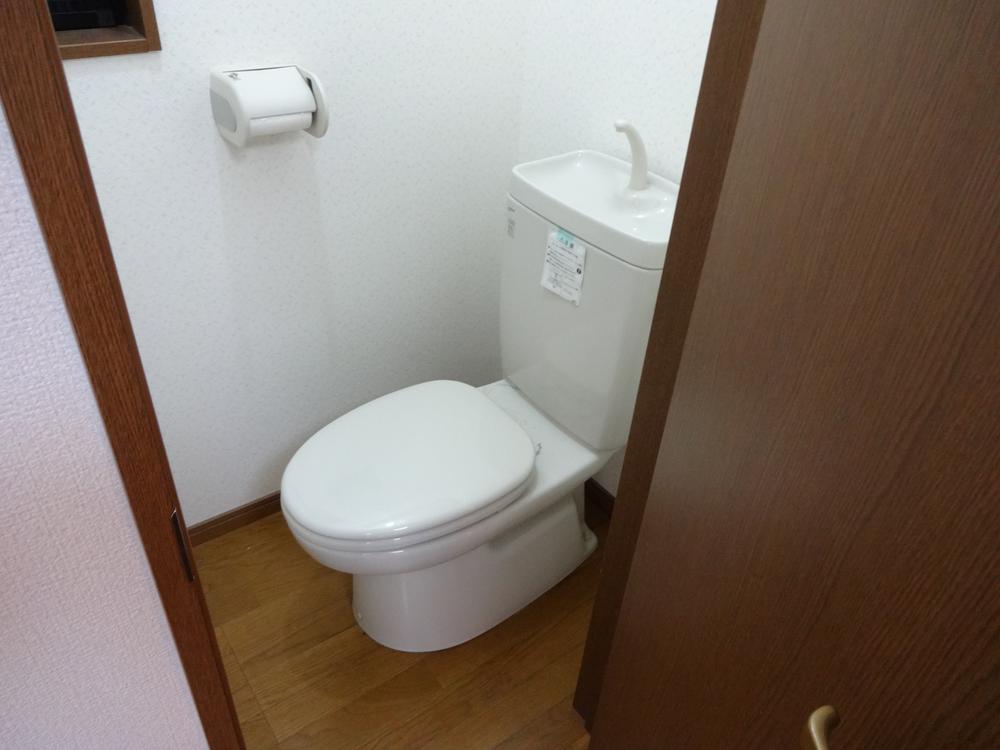 Toilet. Indoor (11 May 2013) Shooting