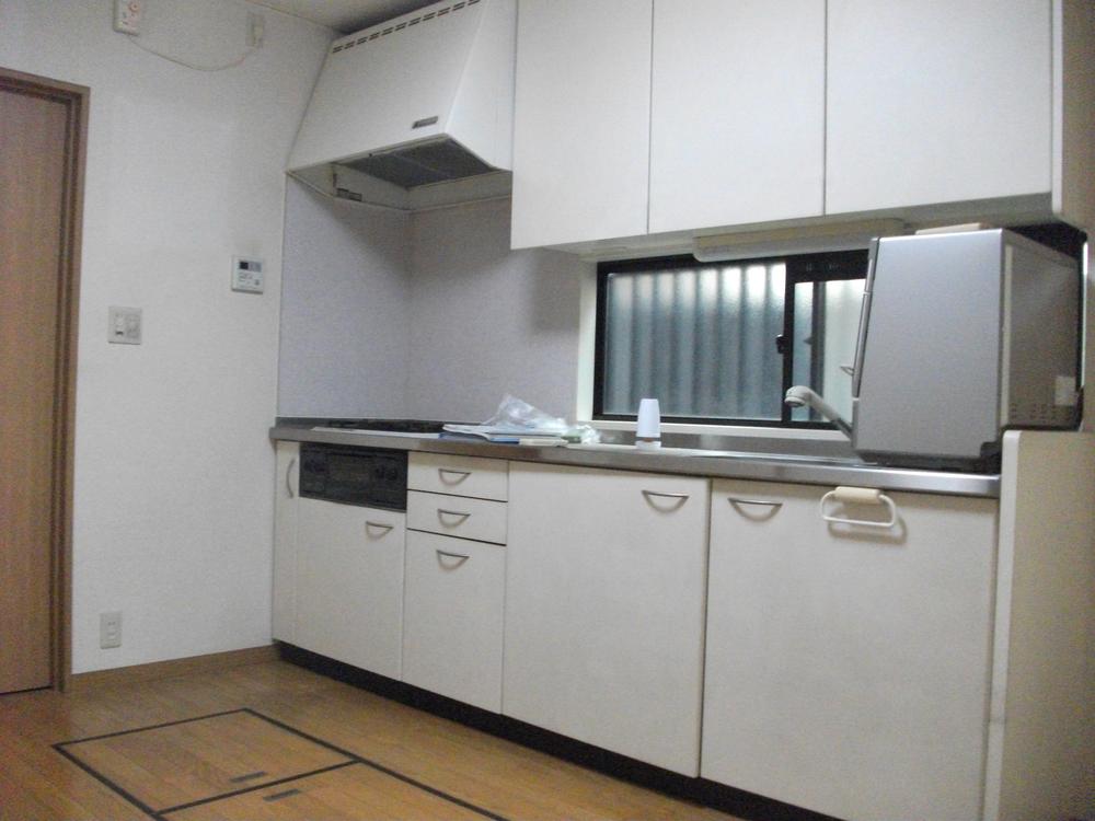 Kitchen. Indoor (12 May 2013) Shooting