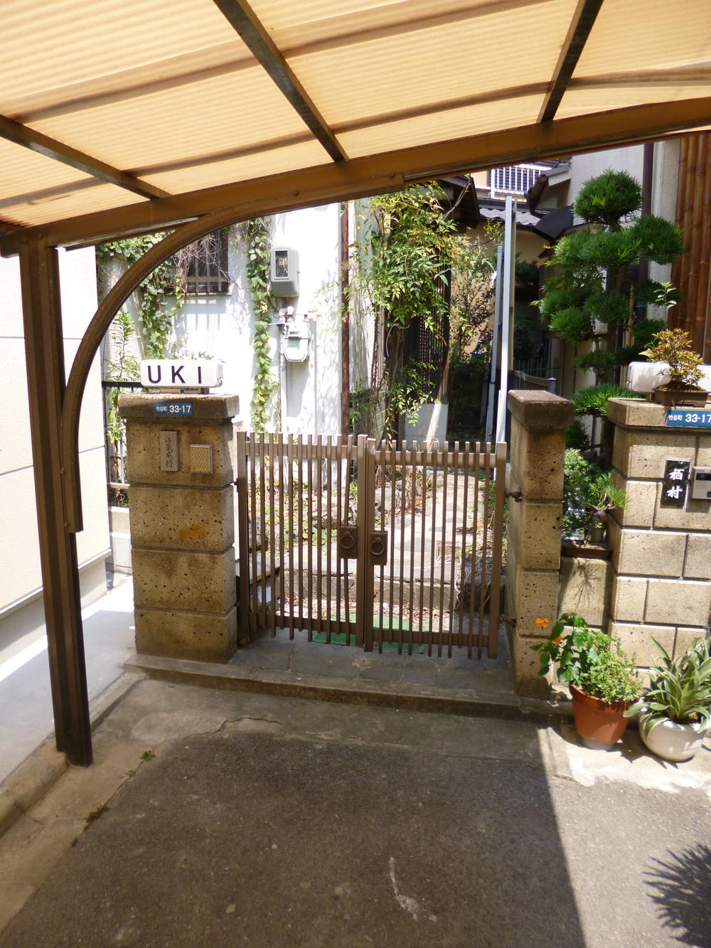 Parking lot. Local (09 May 2013) Shooting