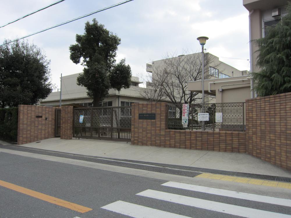 Primary school. 781m to Suita Municipal Suita sixth elementary school