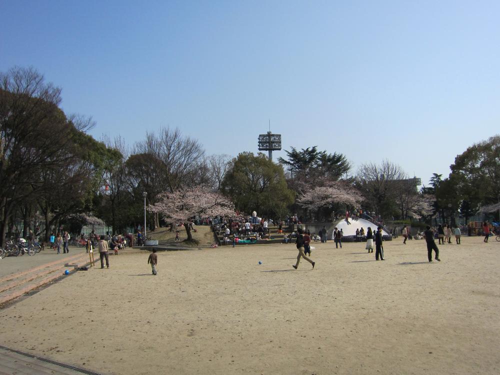 park. 645m to Nakanoshima Park