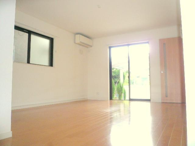 Same specifications photos (living). Same specifications