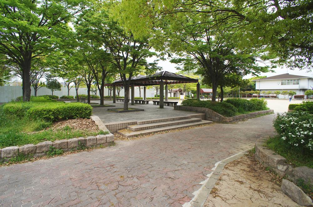 park. 400m up to five anti-island park