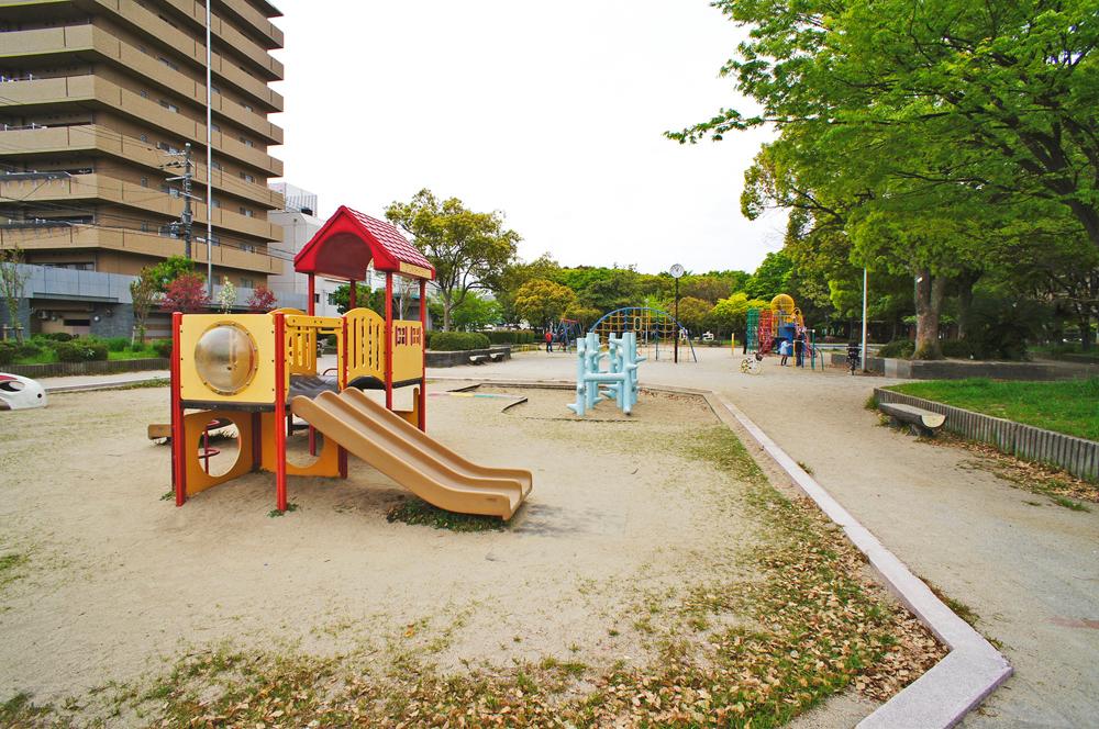 park. 430m until Minamisuita park