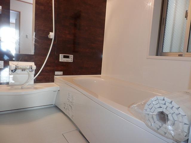 Bathroom. Spacious bathtub!