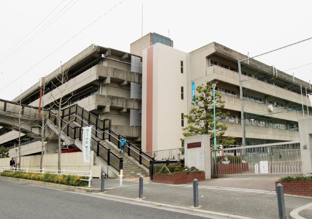 Primary school. 1120m to Suita Municipal Saidera Elementary School