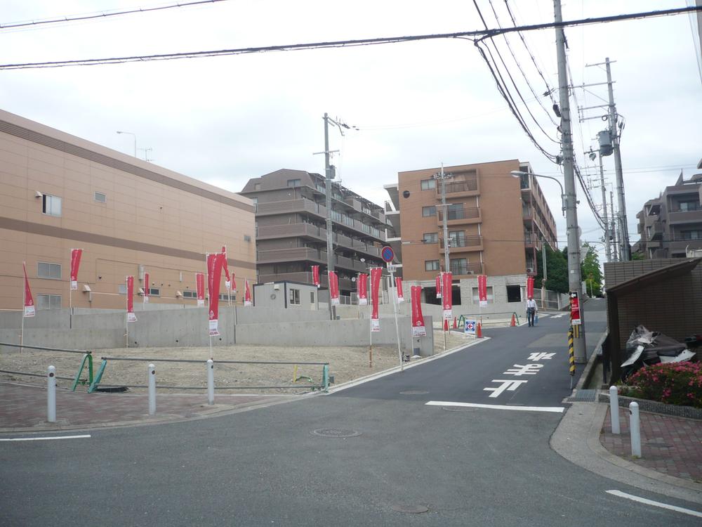 Local photos, including front road. Front road is also a spacious, Parking is also a breeze Local (May 2013) Shooting