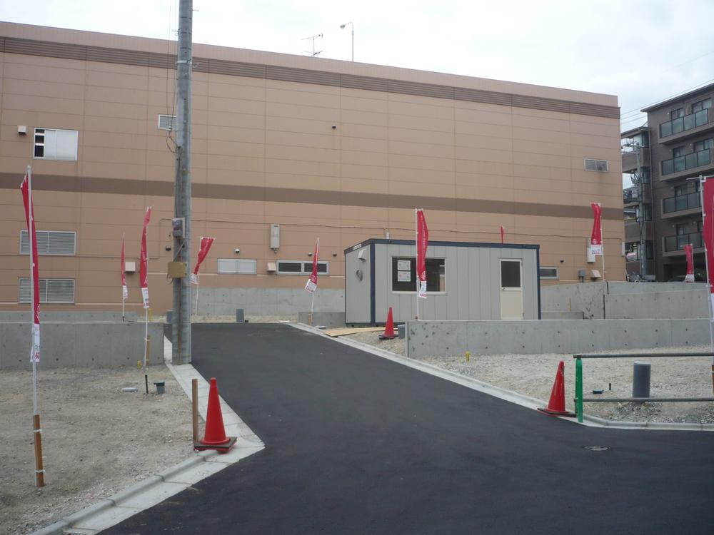 Local photos, including front road. Come the local that is a sense of open, Try to realize.