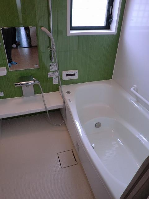 Bathroom. Indoor (06 May 2013) Shooting