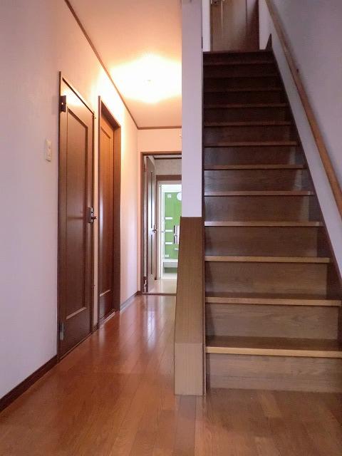 Entrance. Local (06 May 2013) Shooting