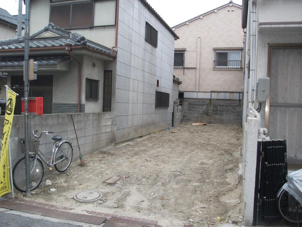 Local appearance photo. Local (12 May 2013) Shooting Current, Furuya but we have built, New construction is situated to dismantling.