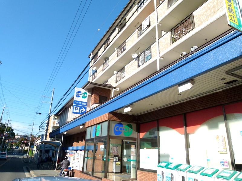 Other local. Nearby Super 15-minute walk. 